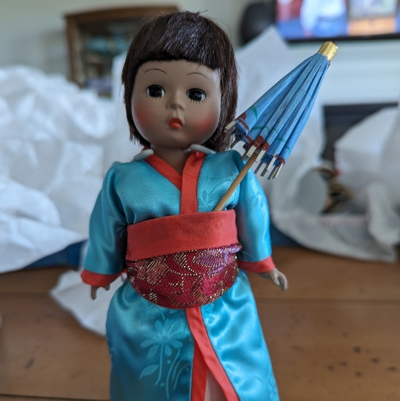 Mme Alexander‎ Doll Set of 4: Japan China Indonesia Thailand, Boxed, Vintage - Picture 3 of 15